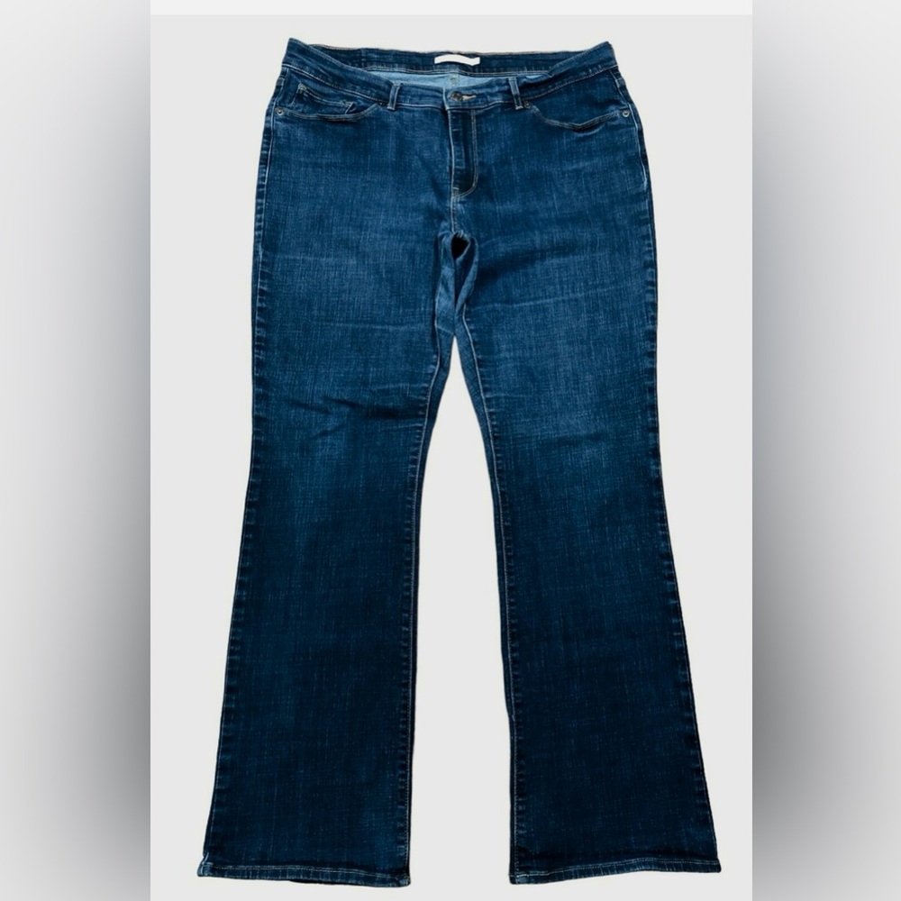 Levis Classic Bootcut Jeans Womens 33 x 32 Inseam Dark Blue Denim Stretch Comfy